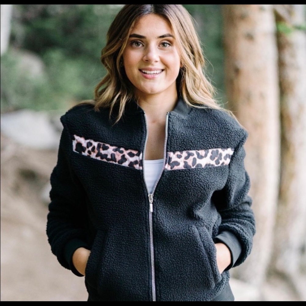 Zyia Flying V leopard fleece jacket
